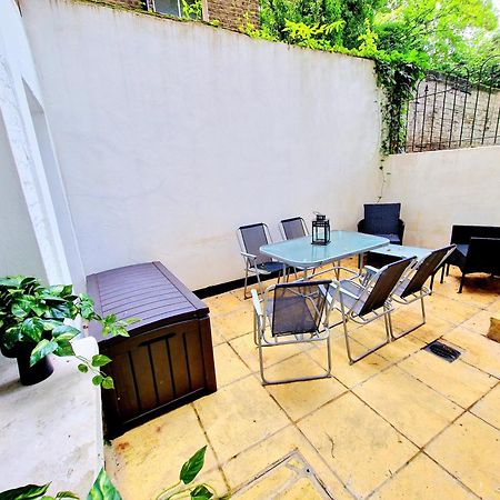 Spacious & Cosy 2 Bedroom Home Plus 2 Sofa-Beds With Private Entrance And Back Patio, 3 Min Walk To Earl'S Court Station Londen Buitenkant foto