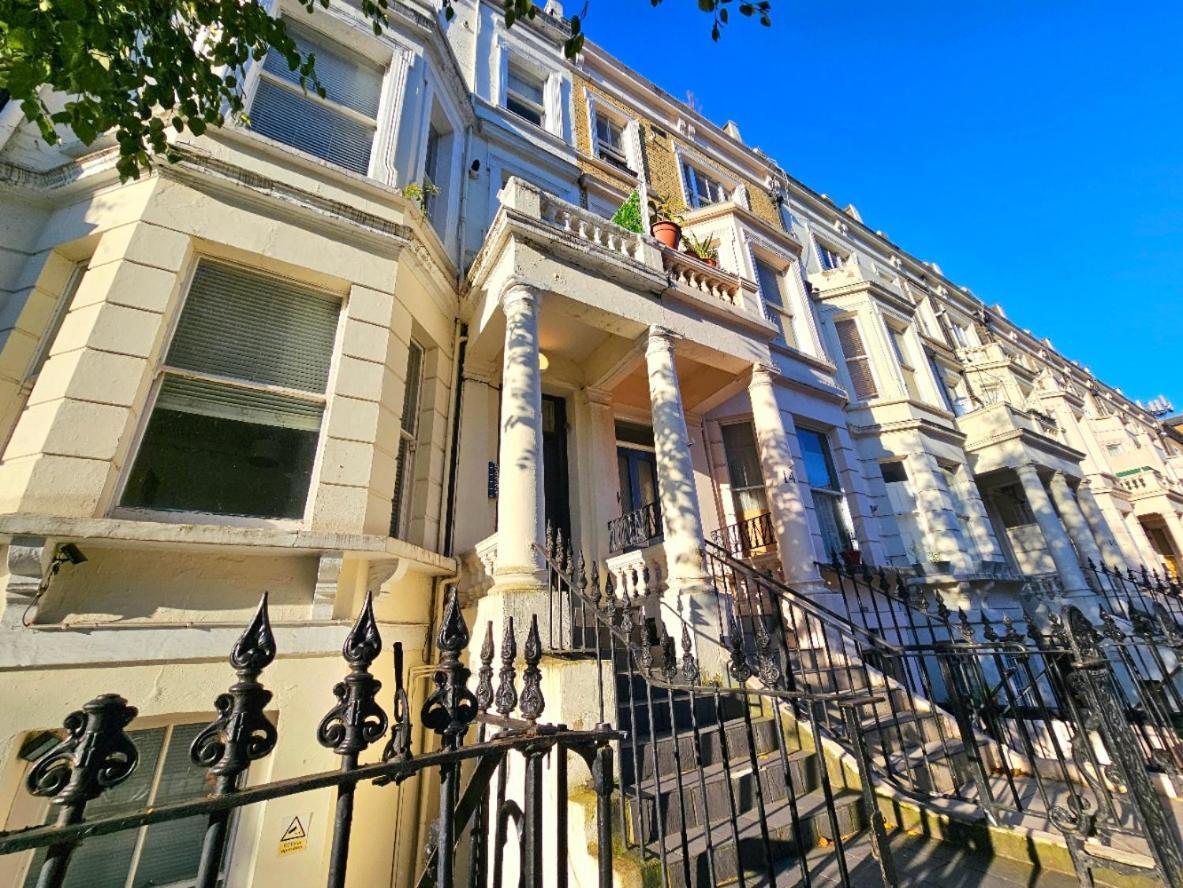 Spacious & Cosy 2 Bedroom Home Plus 2 Sofa-Beds With Private Entrance And Back Patio, 3 Min Walk To Earl'S Court Station Londen Buitenkant foto