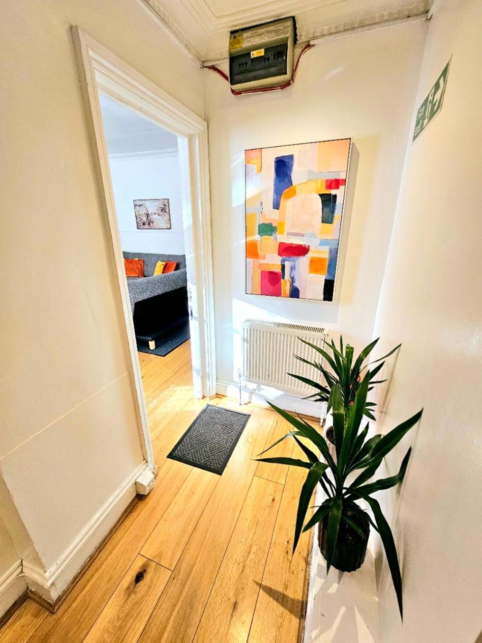 Spacious & Cosy 2 Bedroom Home Plus 2 Sofa-Beds With Private Entrance And Back Patio, 3 Min Walk To Earl'S Court Station Londen Buitenkant foto