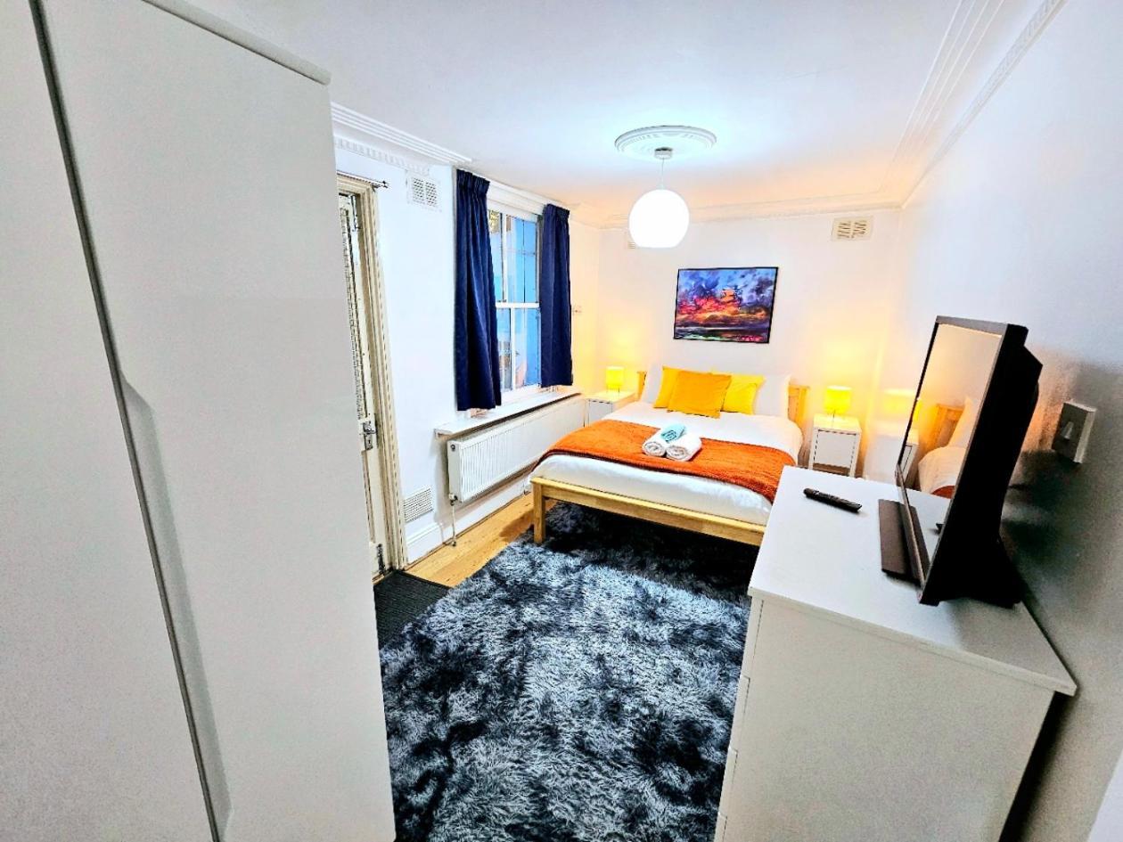 Spacious & Cosy 2 Bedroom Home Plus 2 Sofa-Beds With Private Entrance And Back Patio, 3 Min Walk To Earl'S Court Station Londen Buitenkant foto